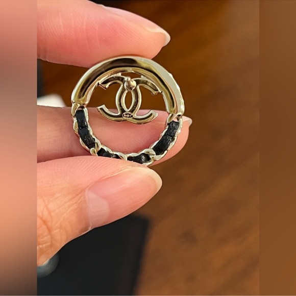 CHANEL Lambskin Chain CC Stud Earrings in Gold - Picture 6 of 8